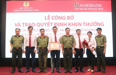 Khen thưởng tập thể Ngân hàng Agribank chi nhánh tỉnh Hà Tĩnh